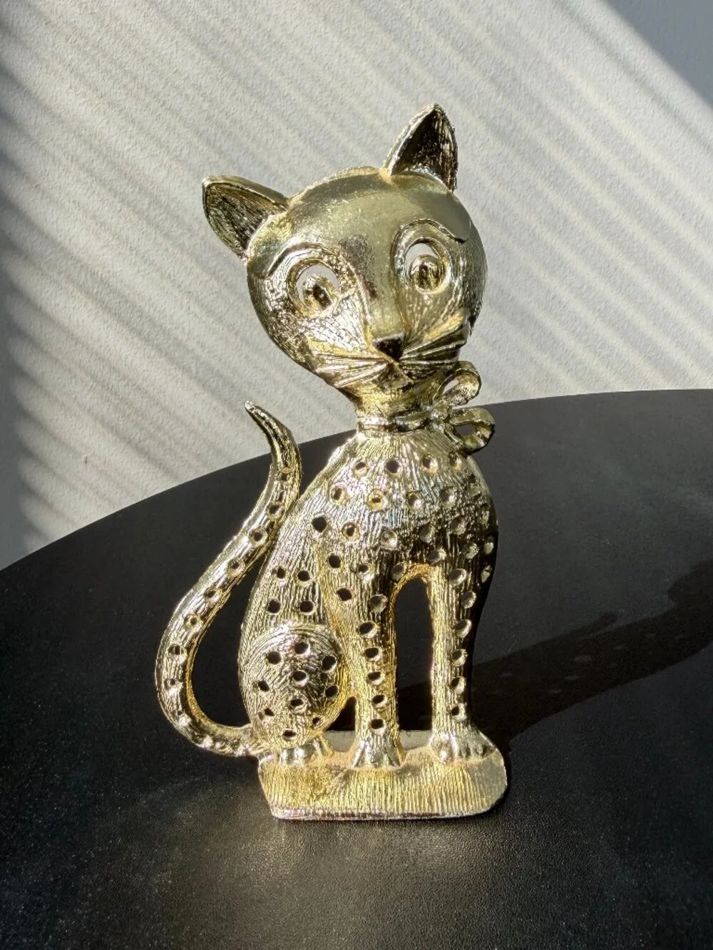 2/$40 🌸 Vintage Torino Gold Tone Cat Earring Holder – Metal Jewelry Stand - Picture 1 of 7
